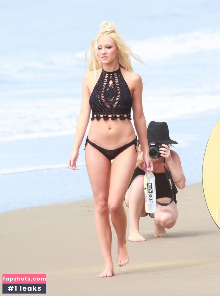 Ava Sambora gallery photo #68