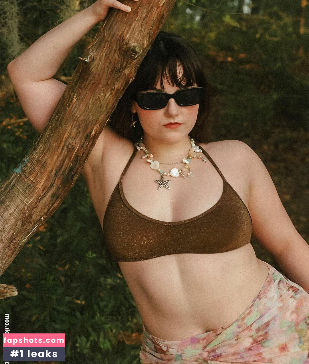 Ava Van Meringen nude babe gallery