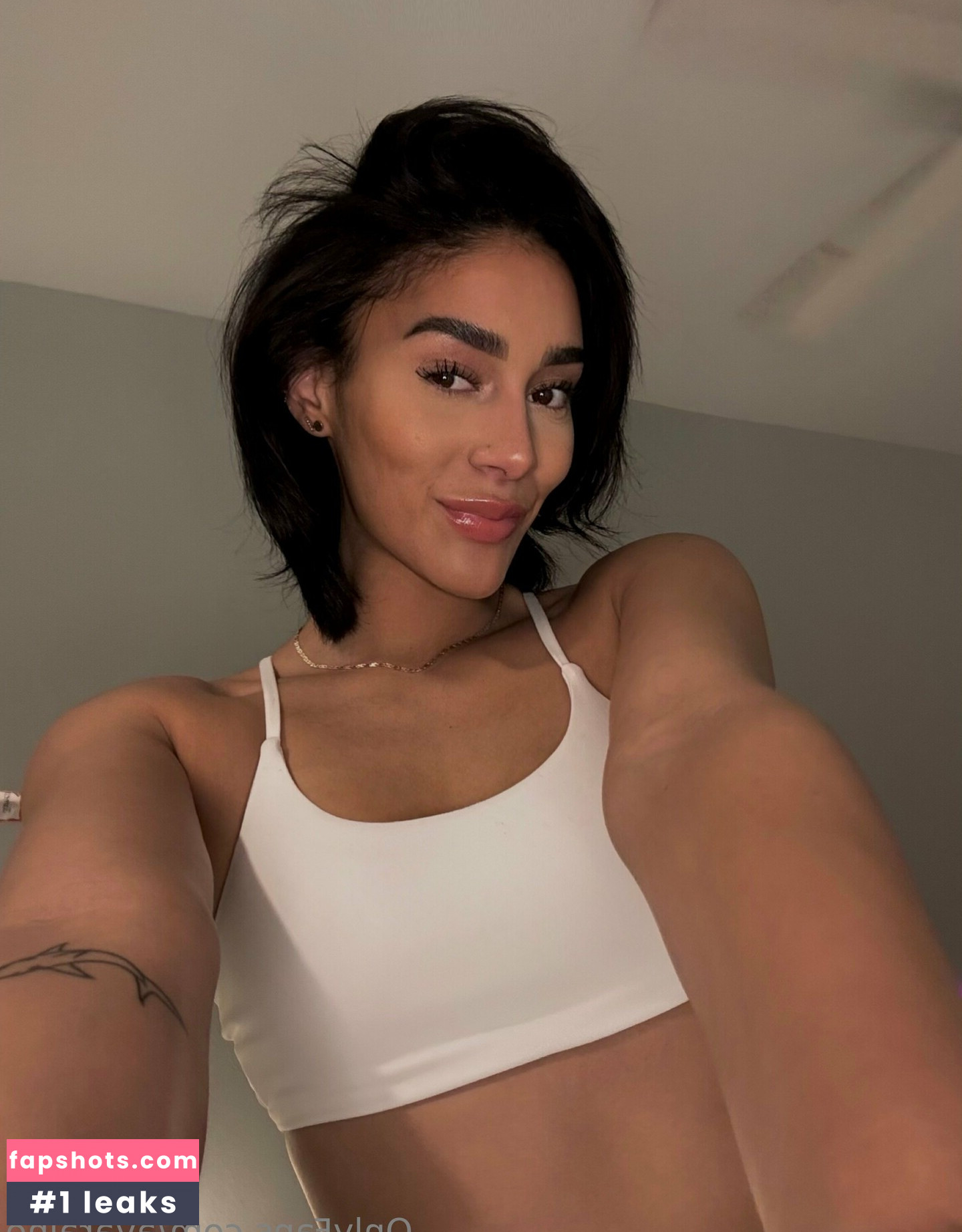 avaraine nude babe gallery