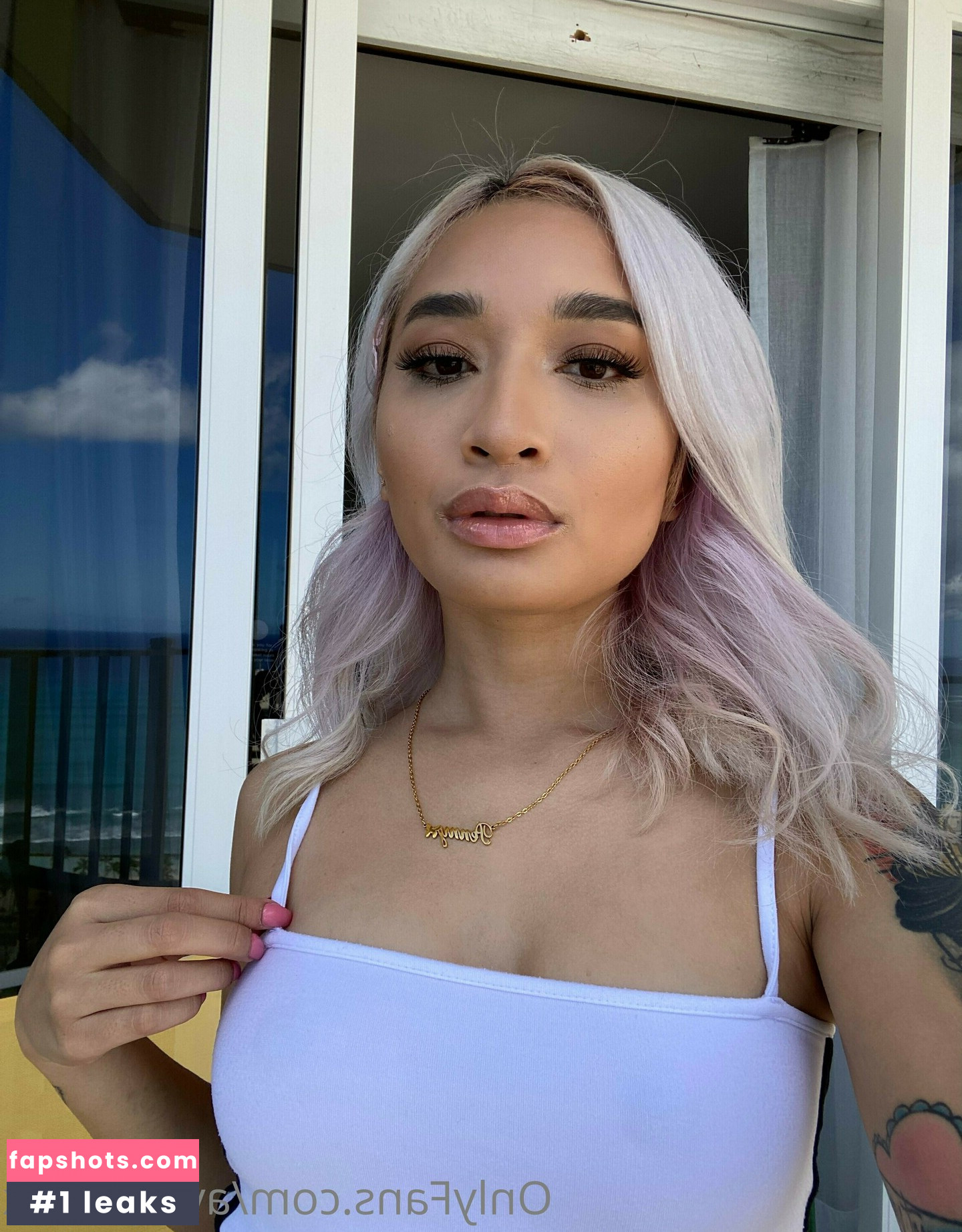 Avery Black gallery photo #28