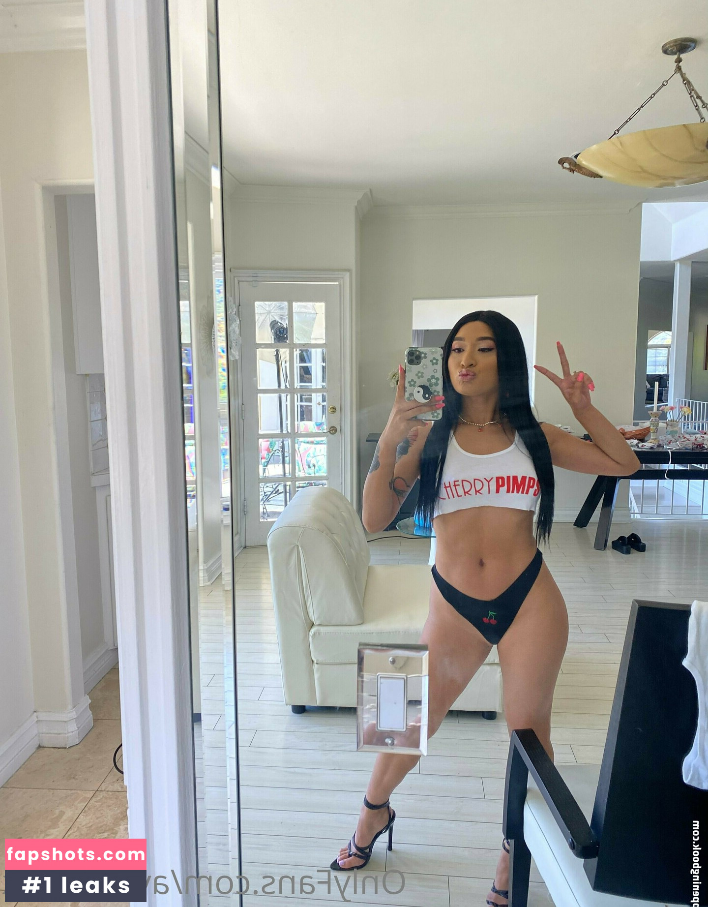 Avery Black gallery photo #49