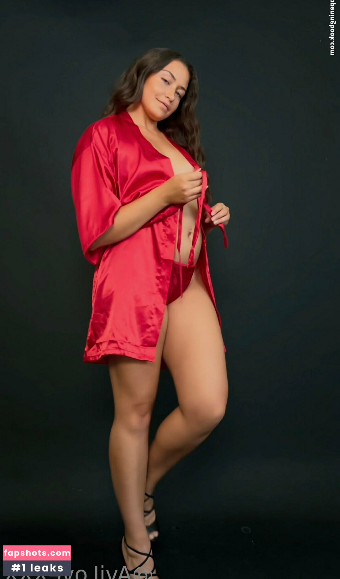 Avi Love gallery photo #26