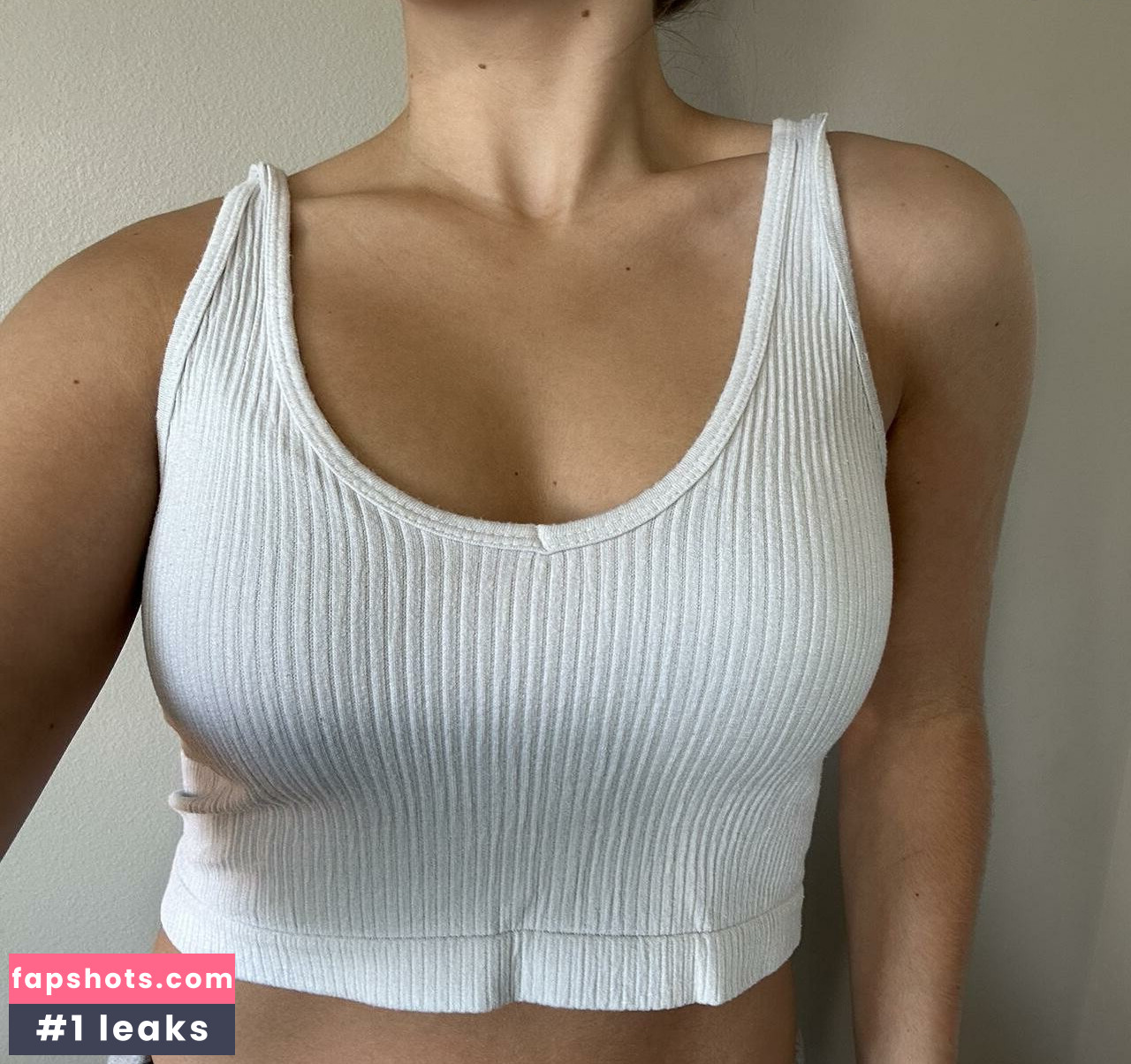 Avia Butler gallery photo #33