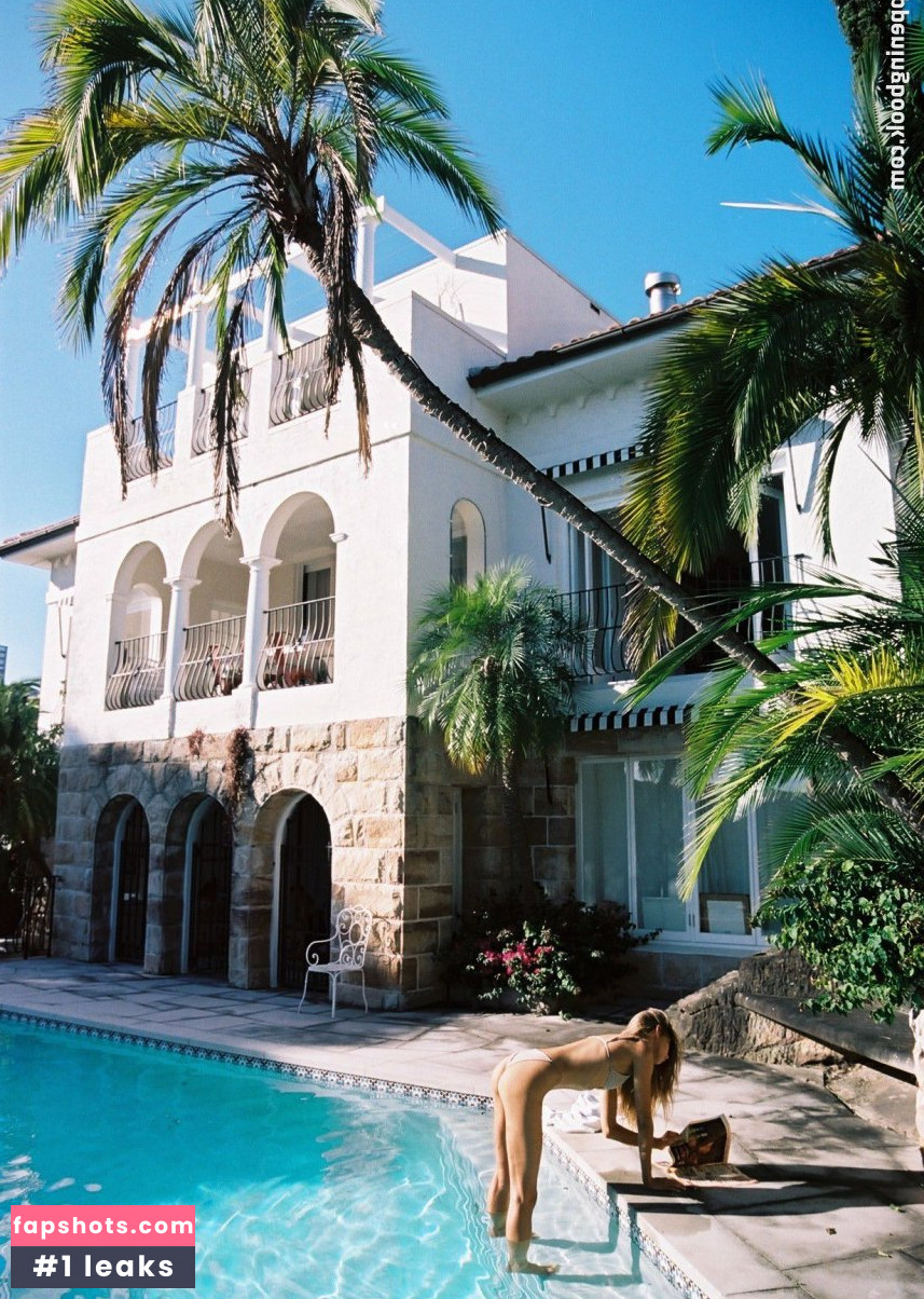 Avril Alexander gallery photo #35