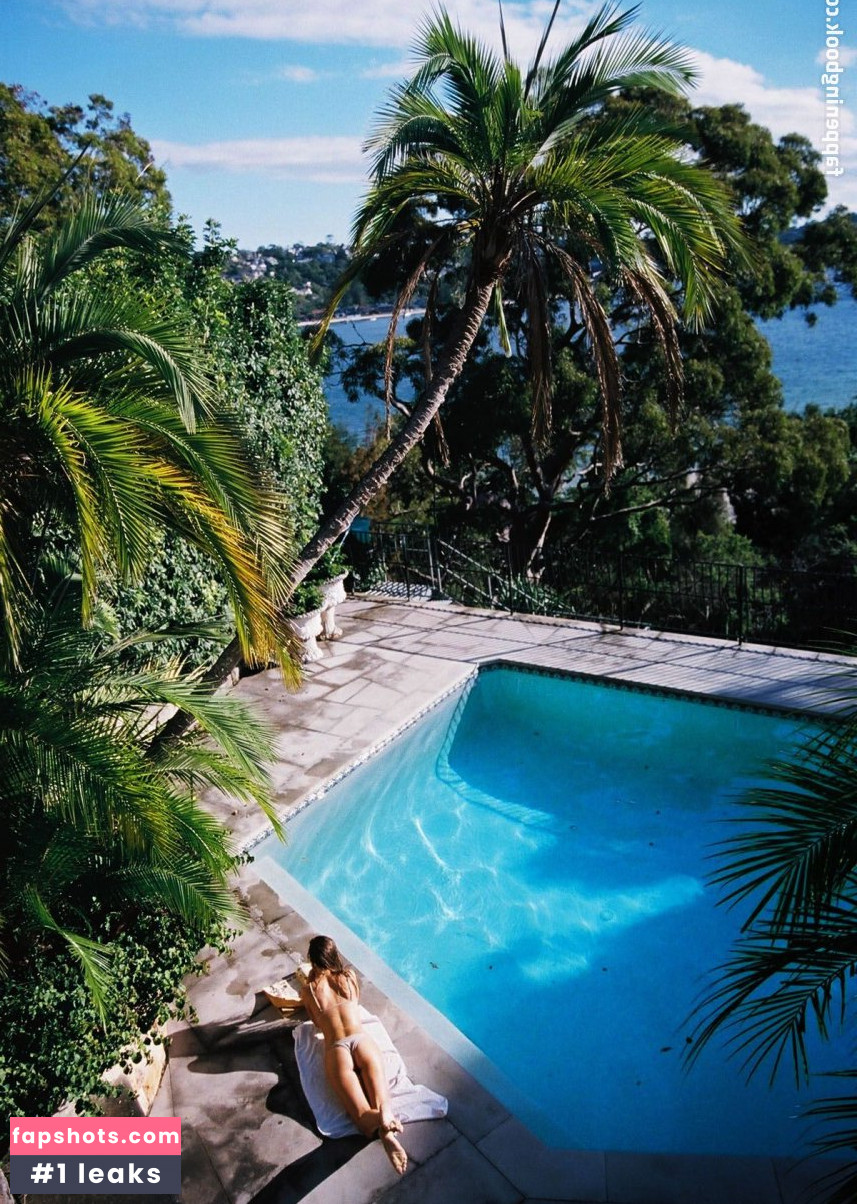 Avril Alexander gallery photo #38