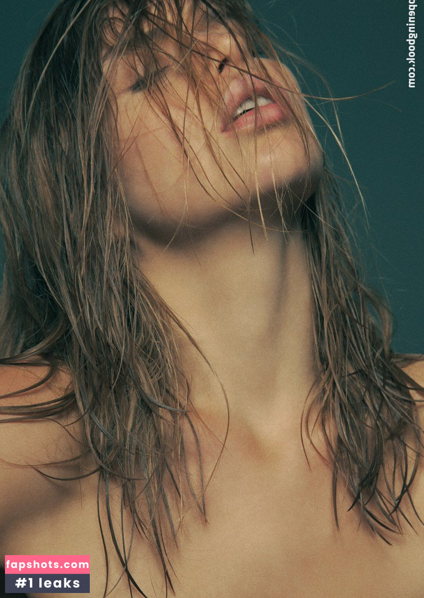 Avril Alexander gallery photo #5