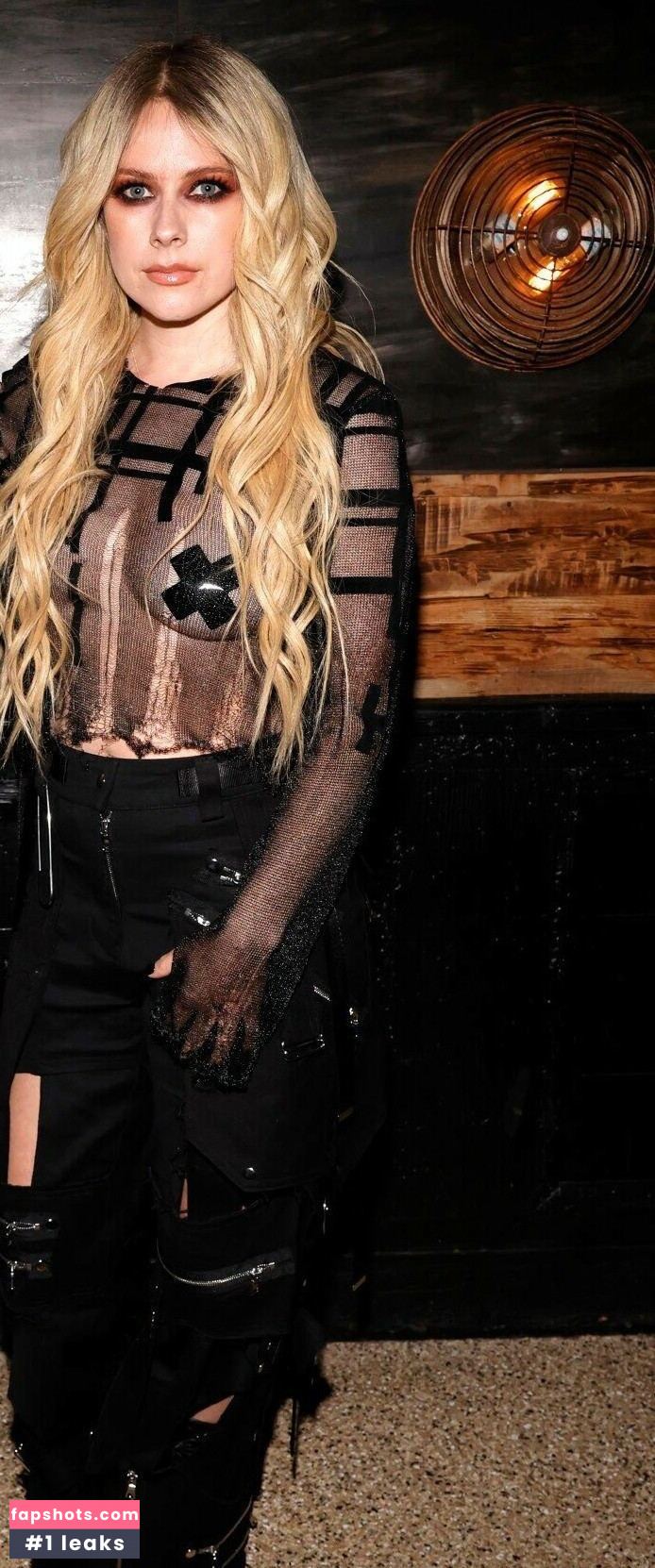 Avril Lavigne Filtración Desnuda OnlyFans Foto #202 - Fapshots