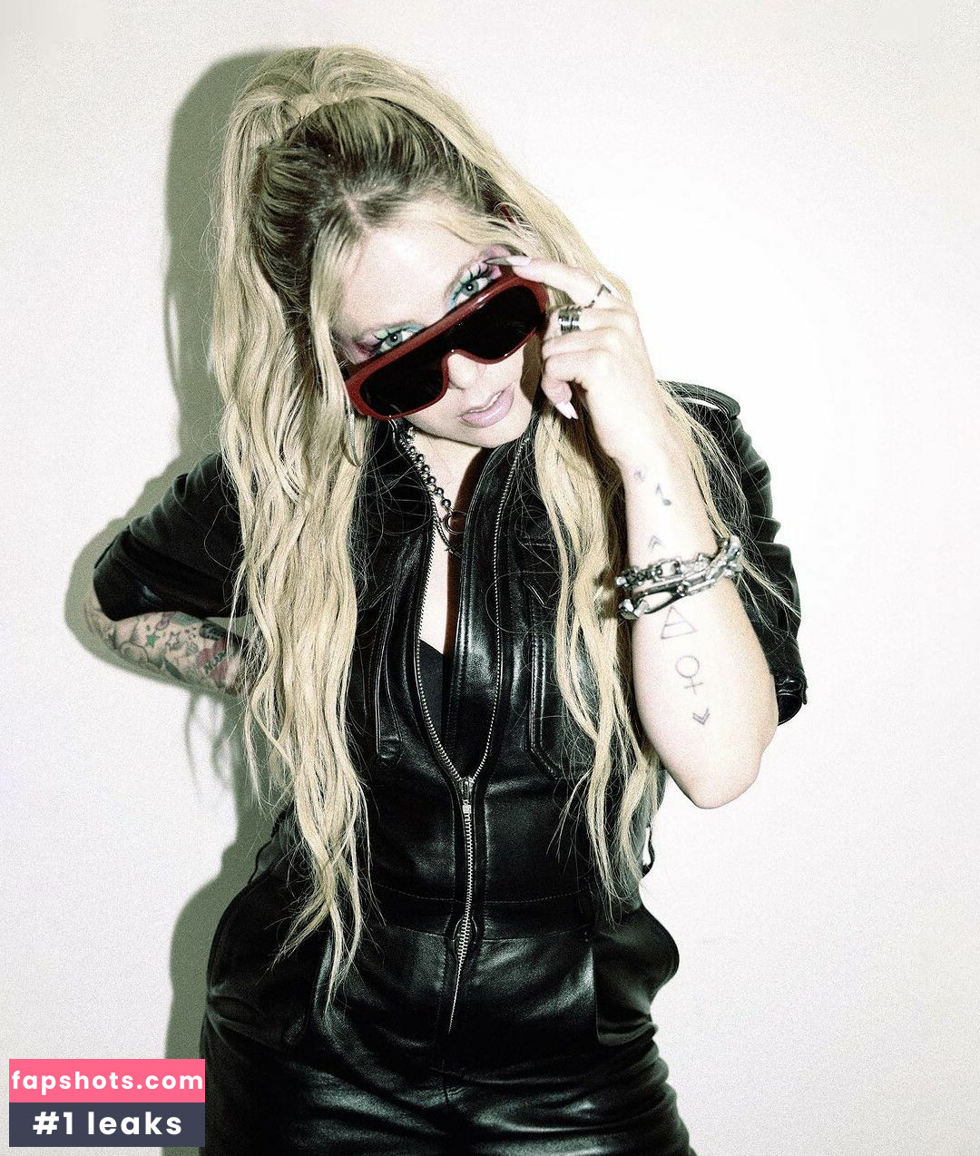 Avril Lavigne Filtración Desnuda OnlyFans Foto #232 - Fapshots