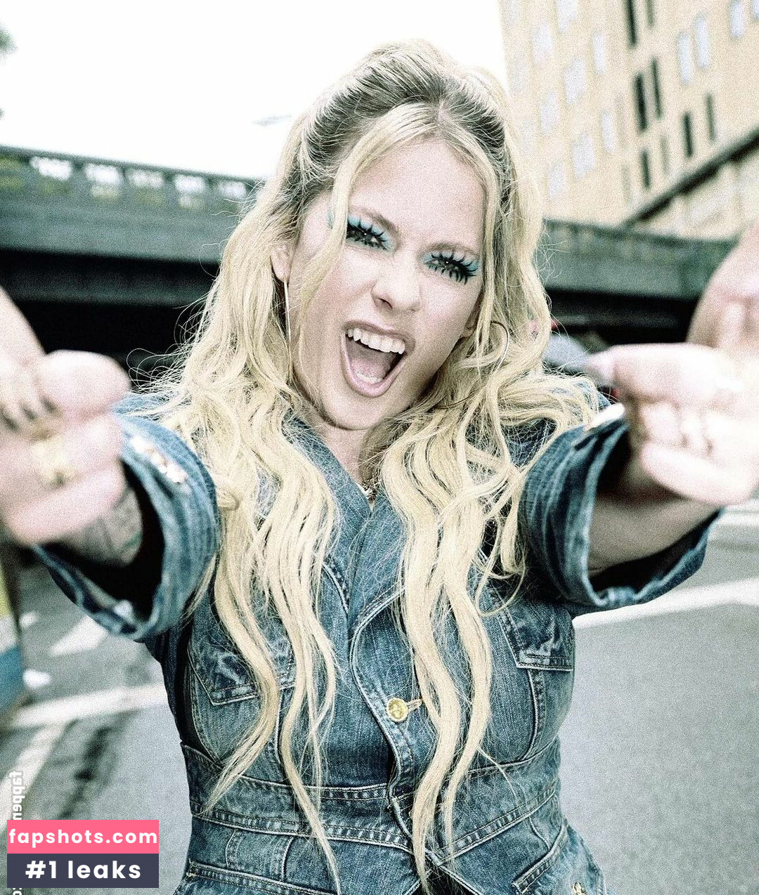 Avril Lavigne Filtración Desnuda OnlyFans Foto #235 - Fapshots