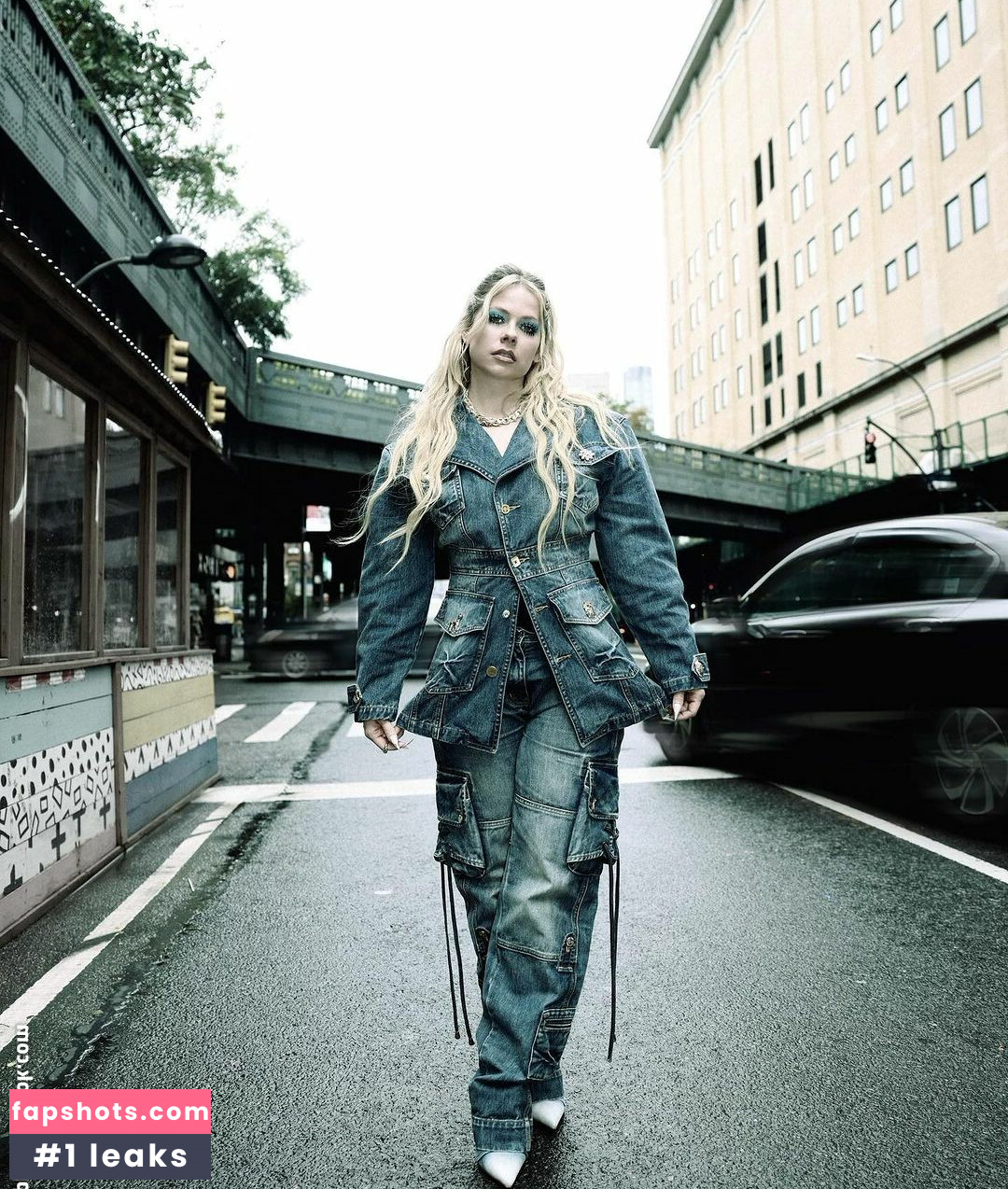 Avril Lavigne Filtración Desnuda OnlyFans Foto #238 - Fapshots