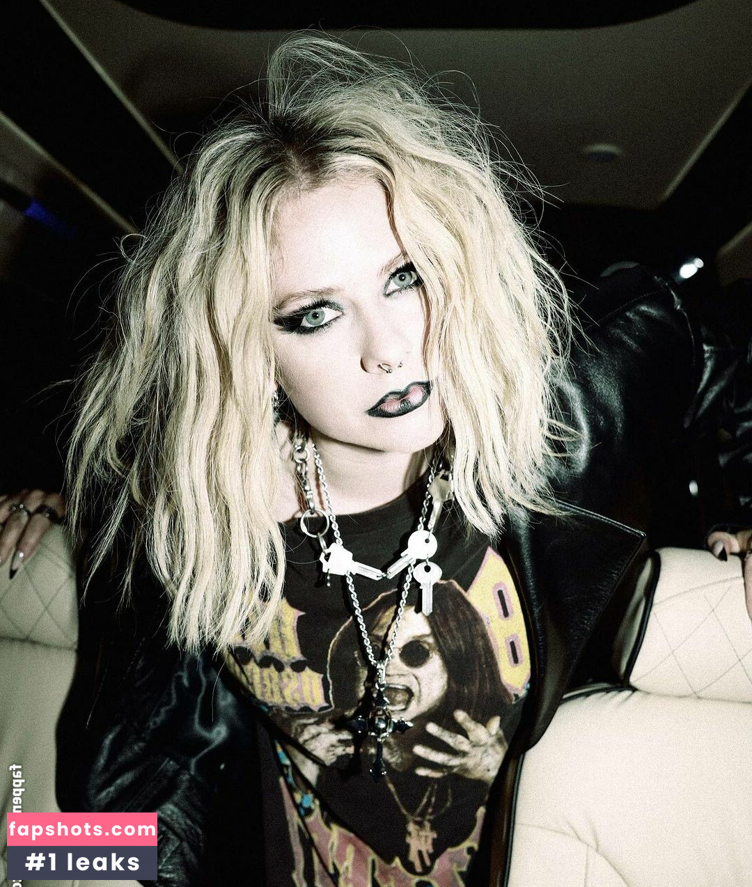 Avril Lavigne Filtración Desnuda OnlyFans Foto #241 - Fapshots