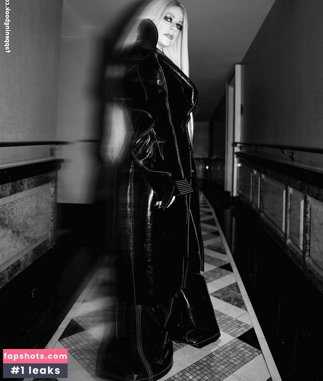 Avril Lavigne Filtración Desnuda OnlyFans Foto #246 - Fapshots