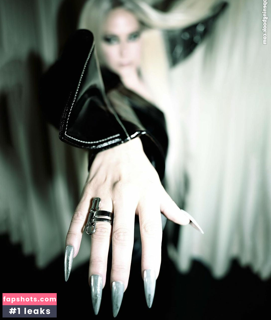 Avril Lavigne Filtración Desnuda OnlyFans Foto #248 - Fapshots