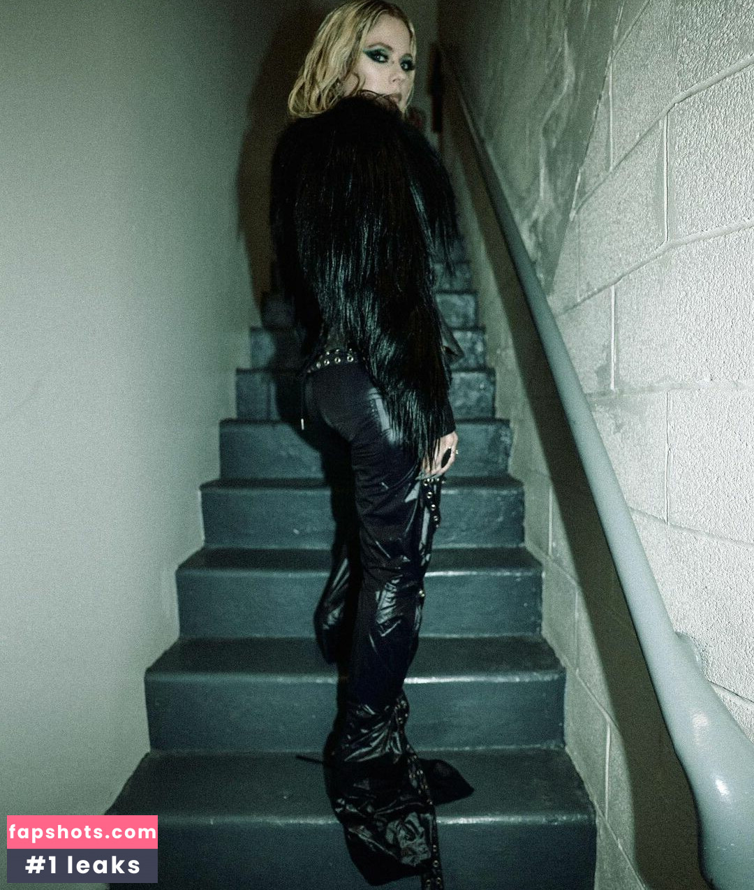 Avril Lavigne Filtración Desnuda OnlyFans Foto #252 - Fapshots