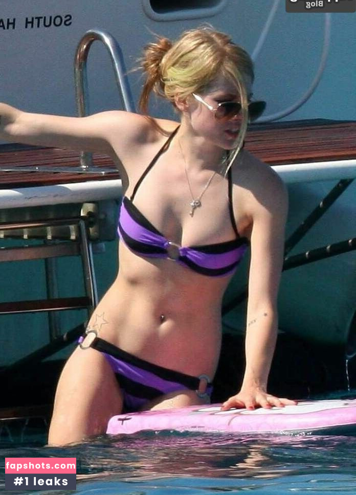 Avril Lavigne Filtración Desnuda OnlyFans Foto #254 - Fapshots