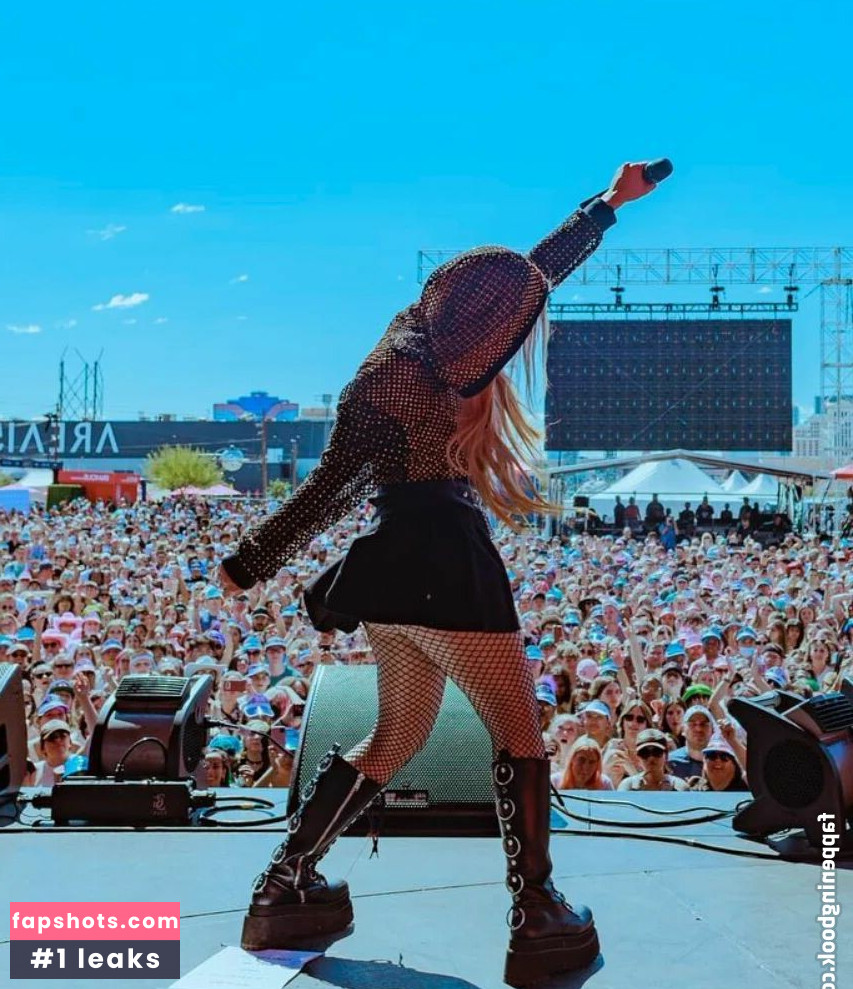 Avril Lavigne Nude Leaks OnlyFans Photos #369 - LeakJerk