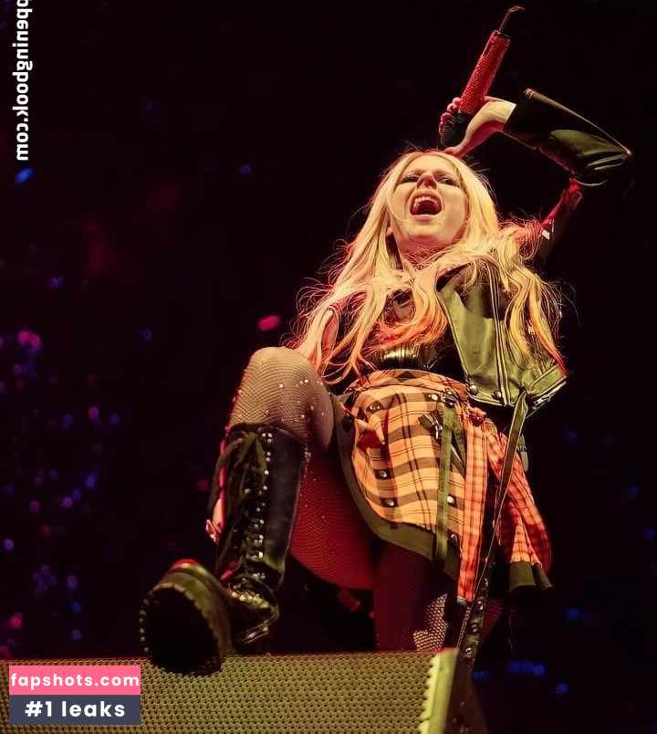Avril Lavigne Nude Leaks OnlyFans Photos #373 - LeakJerk