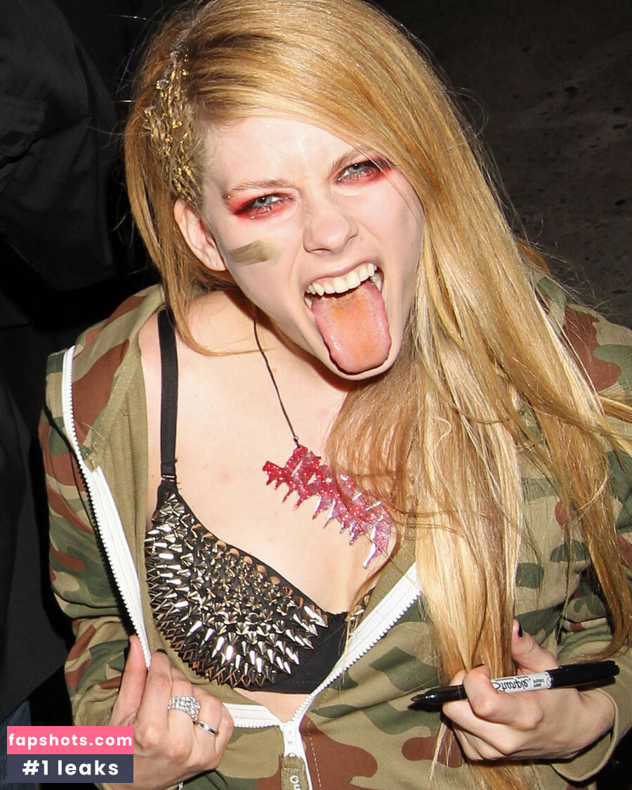 Avril Lavigne Nude Leaks OnlyFans Photos #374 - LeakJerk