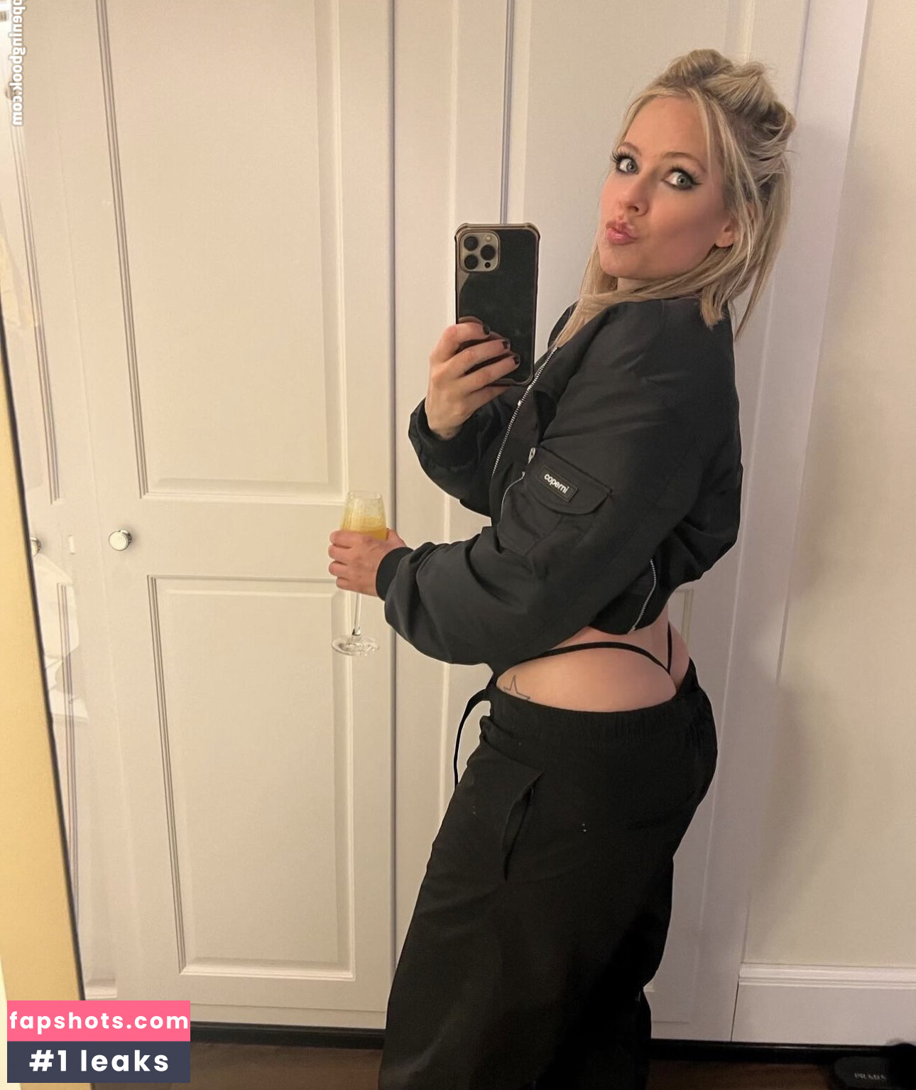Avril Lavigne Nude Leaks OnlyFans Photos #381 - LeakJerk