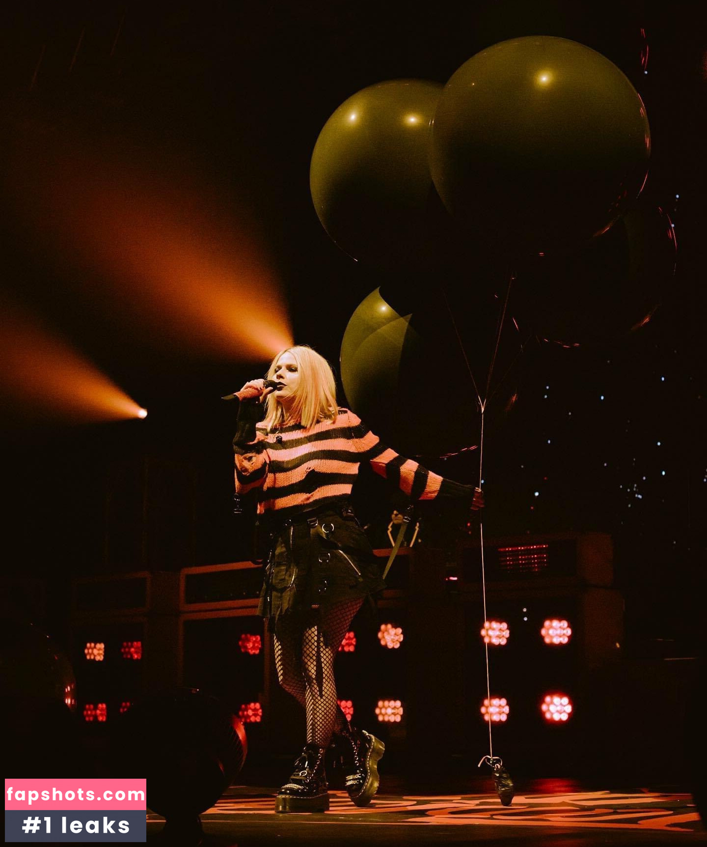 Avril Lavigne Nude Leaks OnlyFans Photos #384 - LeakJerk