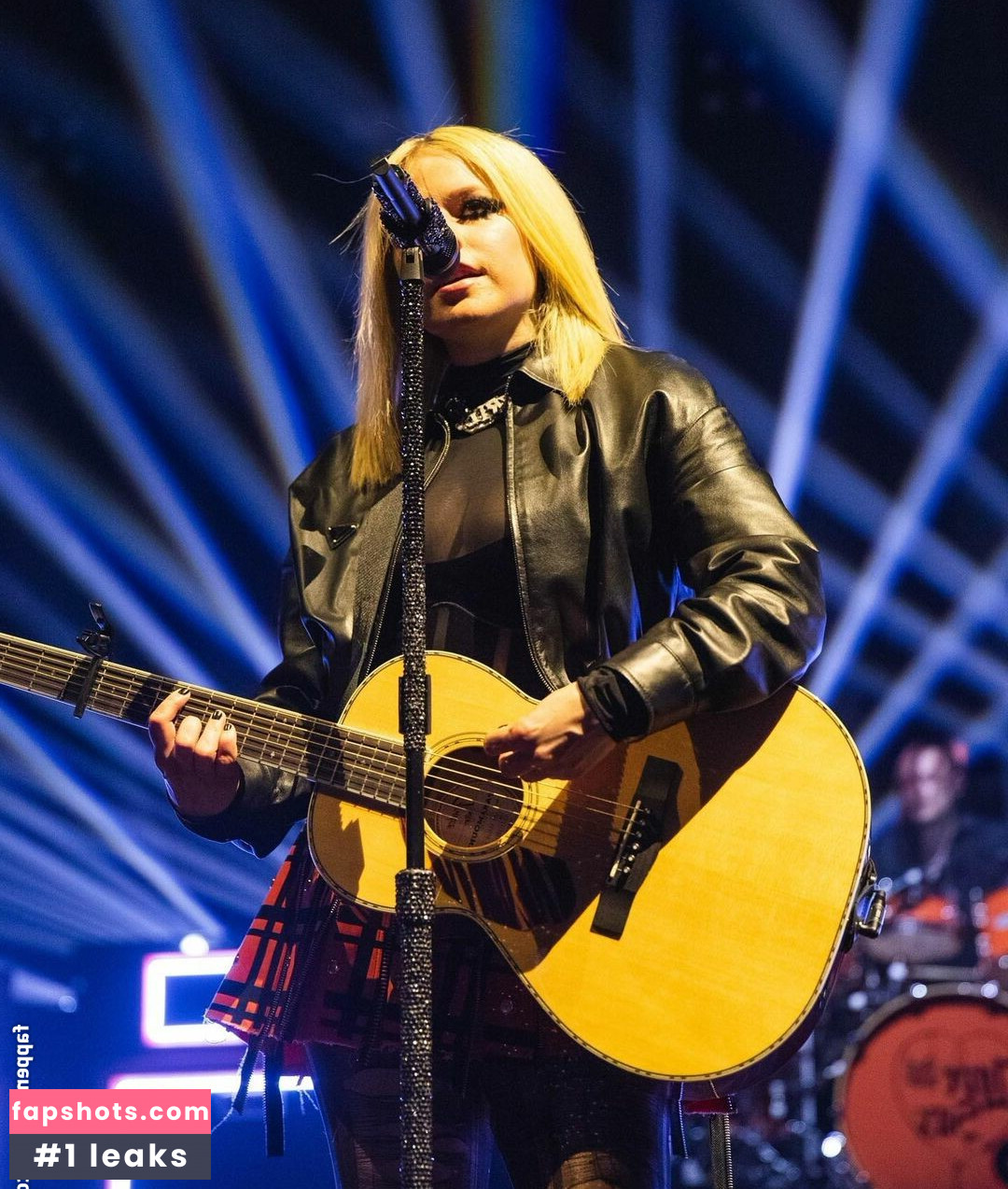 Avril Lavigne Nude Leaks OnlyFans Photos #390 - LeakJerk