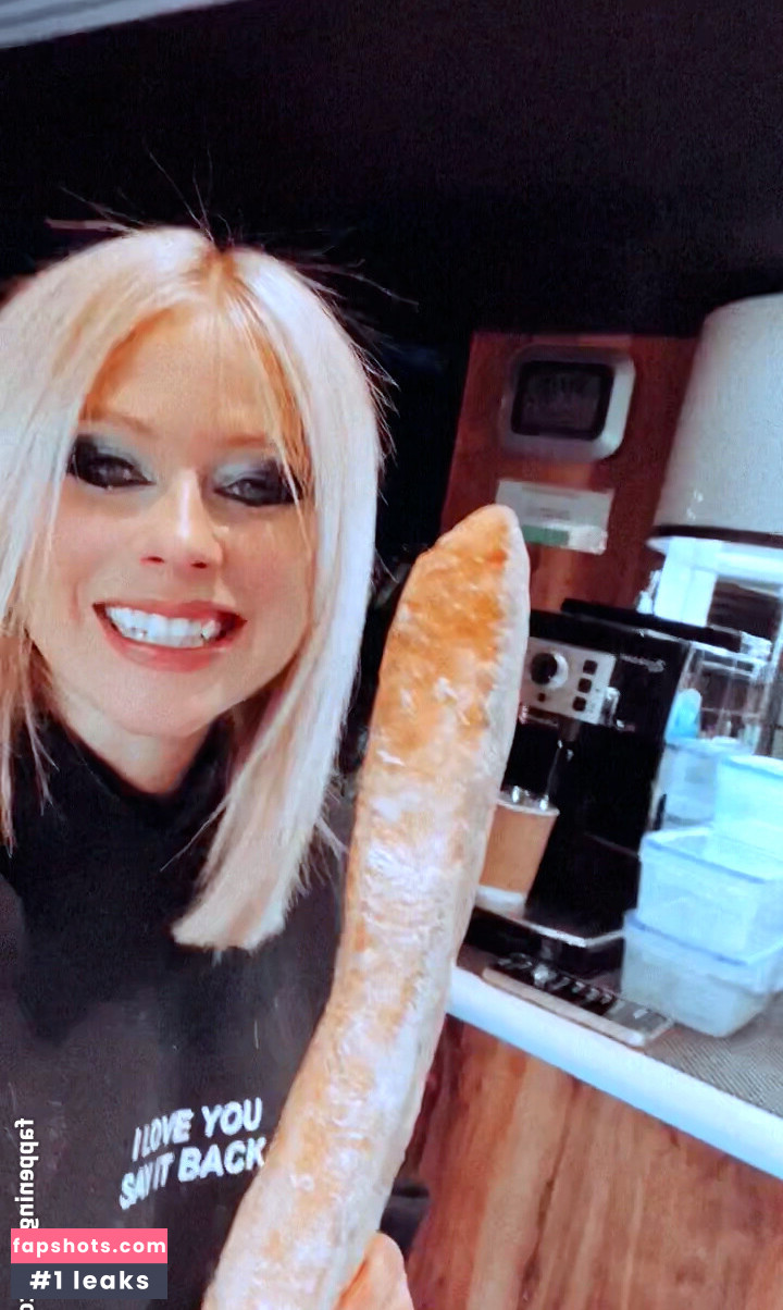 Avril Lavigne Nude Leaks OnlyFans Photos #393 - LeakJerk