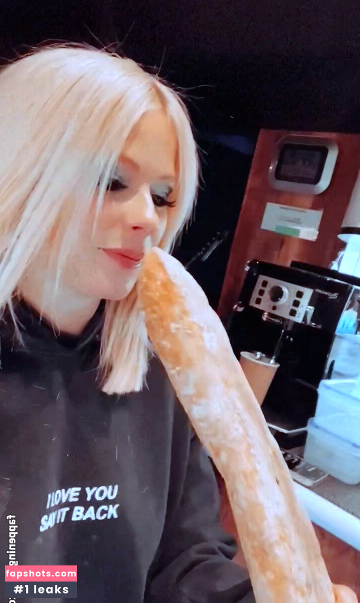 Avril Lavigne Nude Leaks OnlyFans Photos #394 - LeakJerk