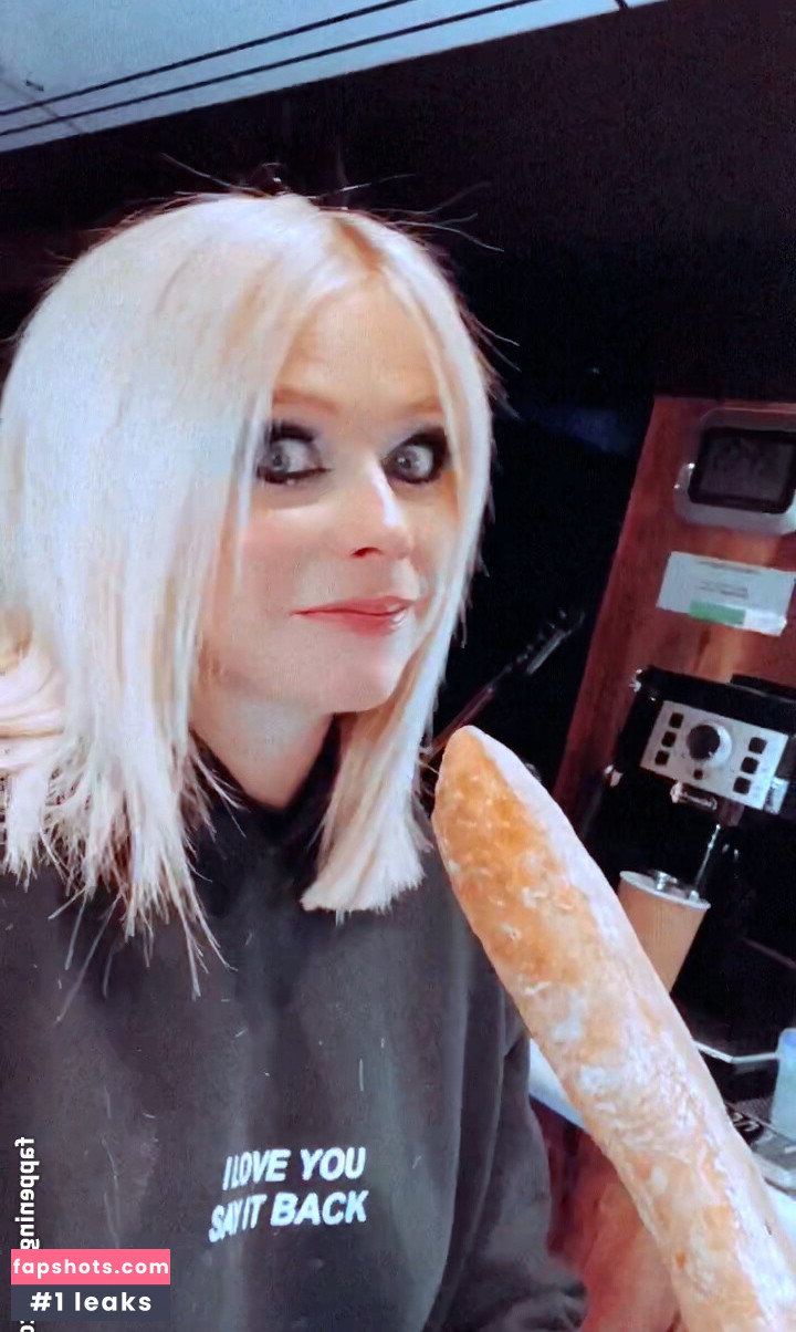 Avril Lavigne Nude Leaks OnlyFans Photos #395 - LeakJerk
