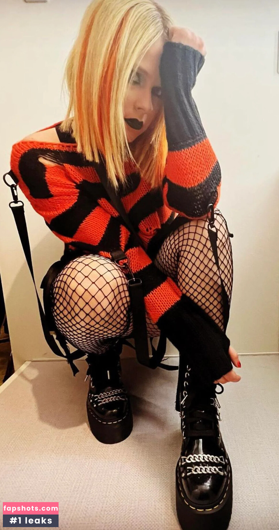Avril Lavigne Nude Leaks OnlyFans Photos #400 - LeakJerk