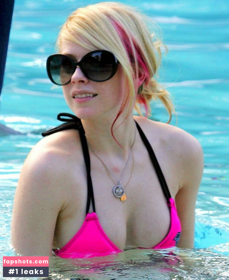Avril Lavigne Nude Leaks OnlyFans Photos #405 - LeakJerk