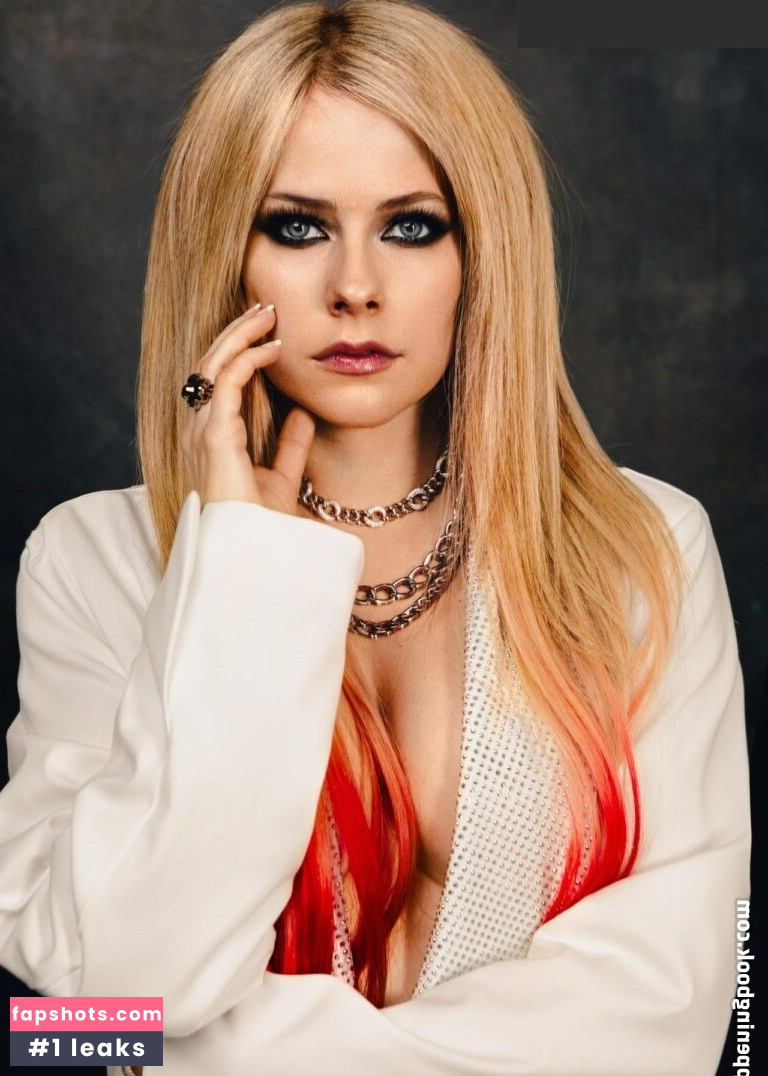 Avril Lavigne Nude Leaks OnlyFans Photos #412 - LeakJerk