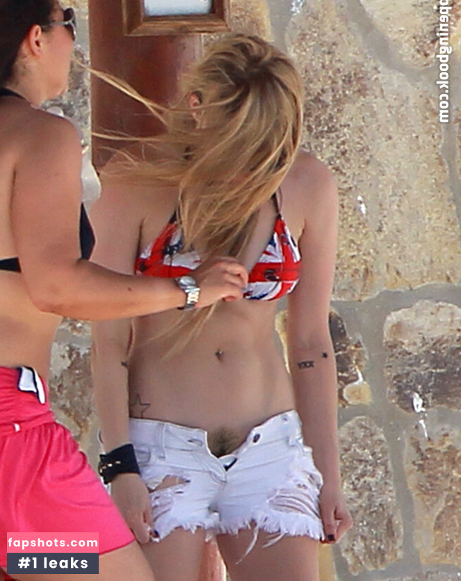 Avril Lavigne Nude Leaks OnlyFans Photos #416 - LeakJerk