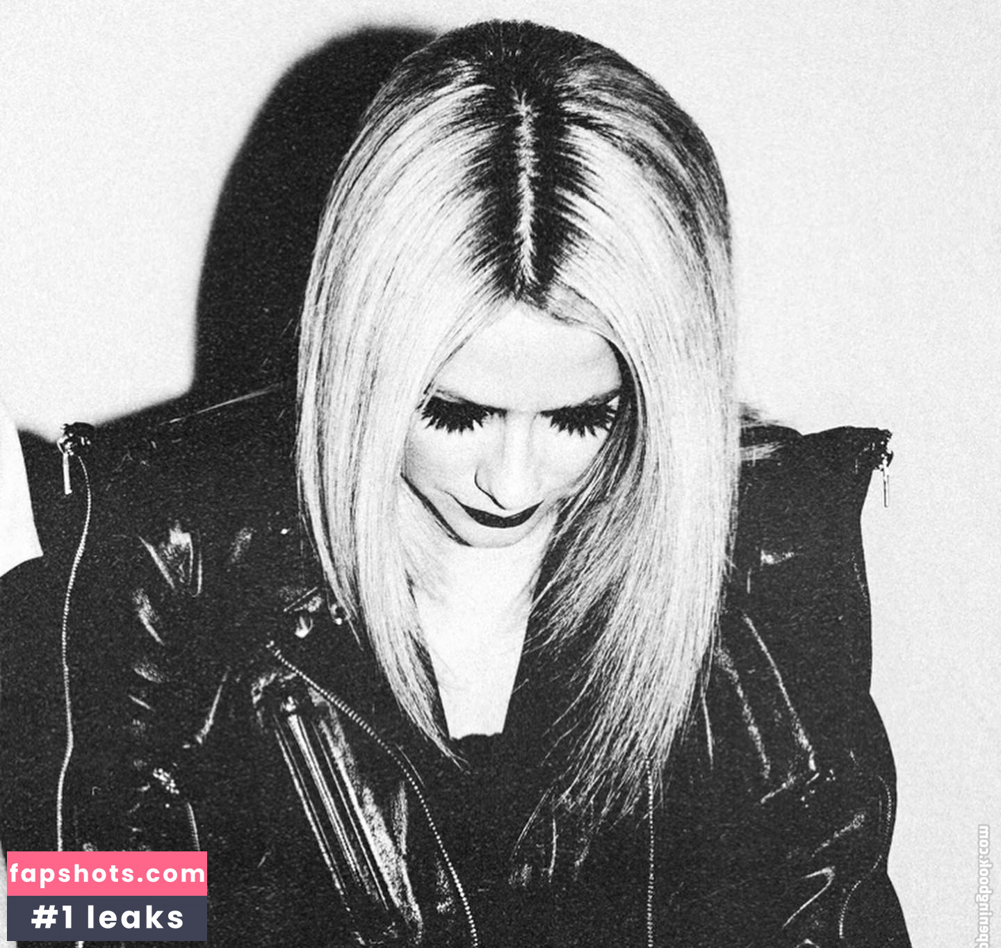 Avril Lavigne Nude Leaks OnlyFans Photos #438 - LeakJerk