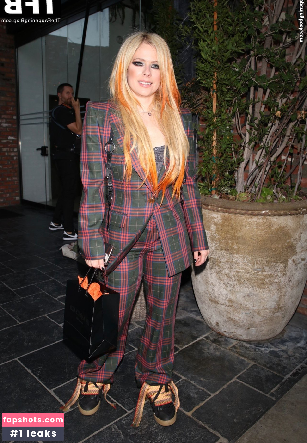 Avril Lavigne Nude Leaks OnlyFans Photos #457 - LeakJerk