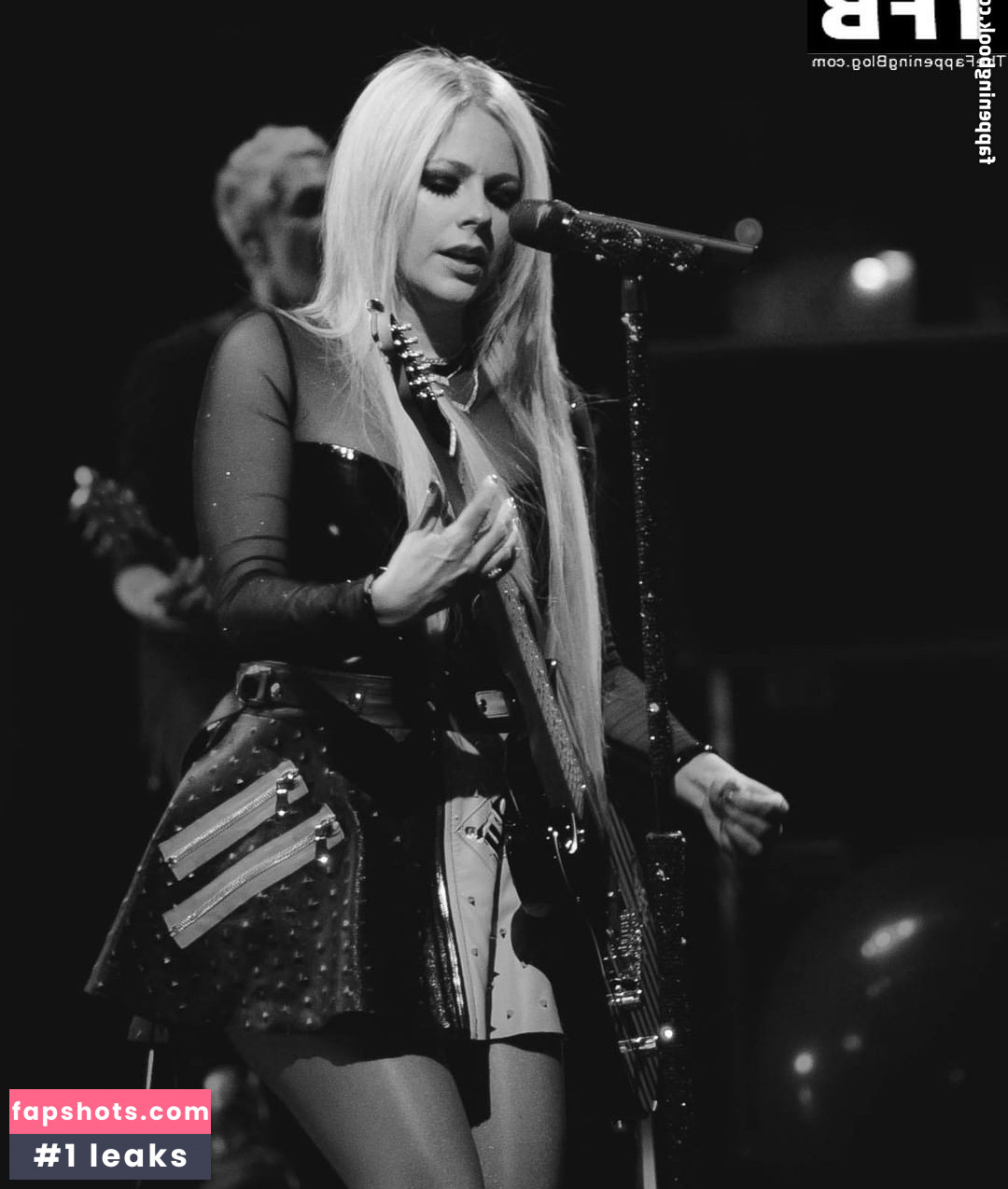 Avril Lavigne Nude Leaks OnlyFans Photos #468 - LeakJerk