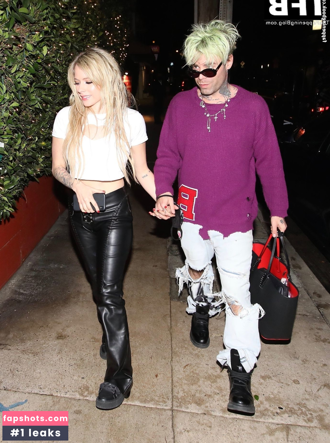 Avril Lavigne Nude Leaks OnlyFans Photos #525 - LeakJerk