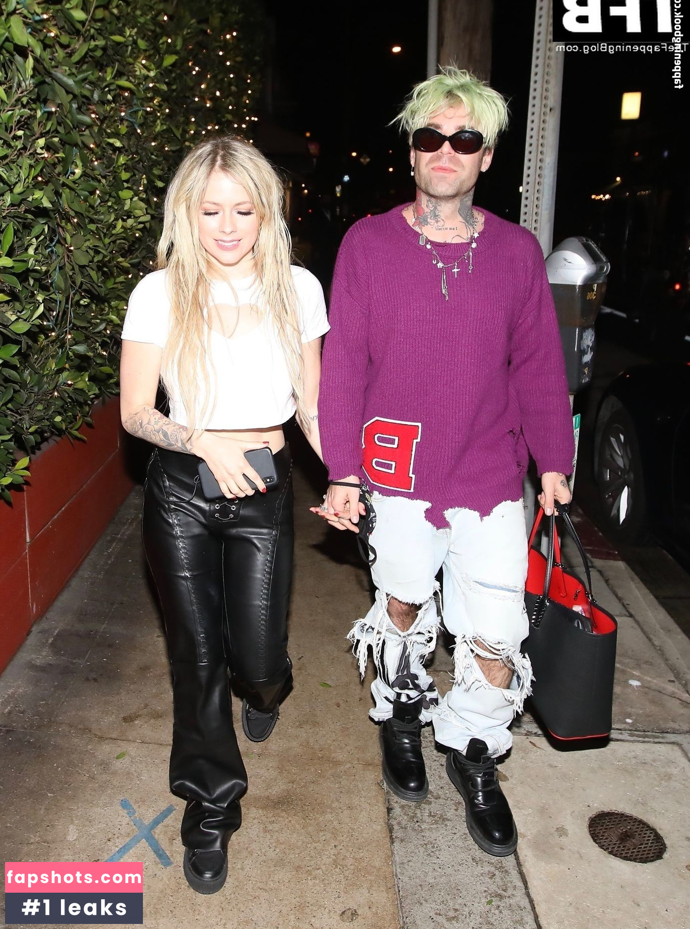 Avril Lavigne Nude Leaks OnlyFans Photos #529 - LeakJerk