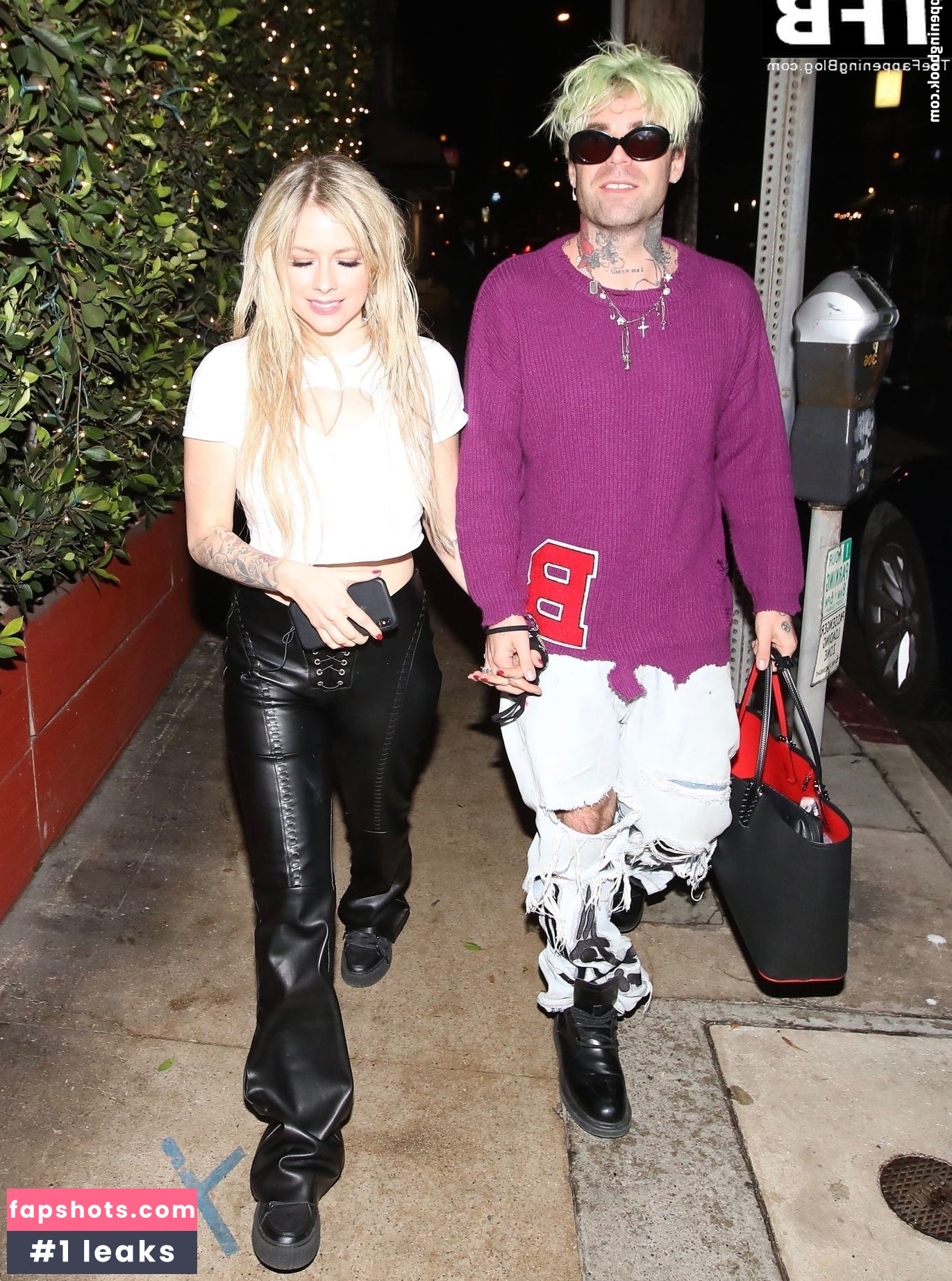 Avril Lavigne Nude Leaks OnlyFans Photos #530 - LeakJerk