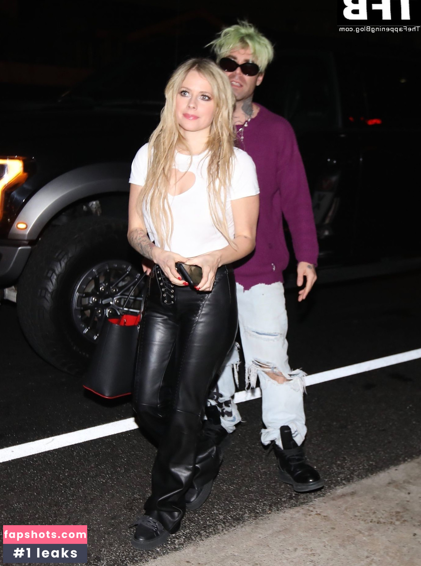 Avril Lavigne Nude Leaks OnlyFans Photos #533 - LeakJerk