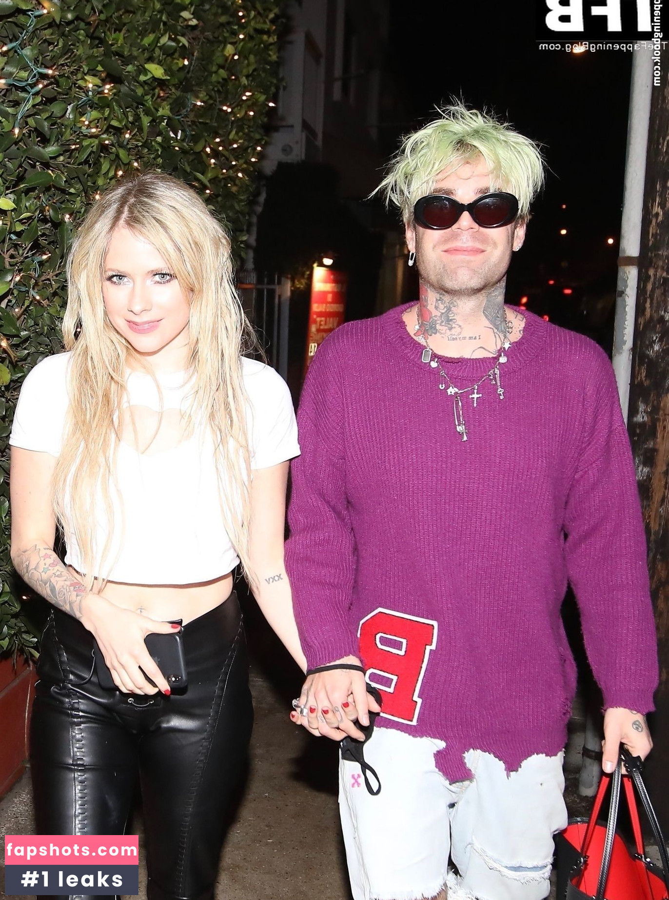 Avril Lavigne Nude Leaks OnlyFans Photos #534 - LeakJerk