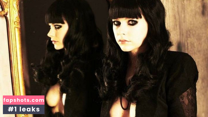 Avril Lavigne Nude Leaks OnlyFans Photos #548 - LeakJerk