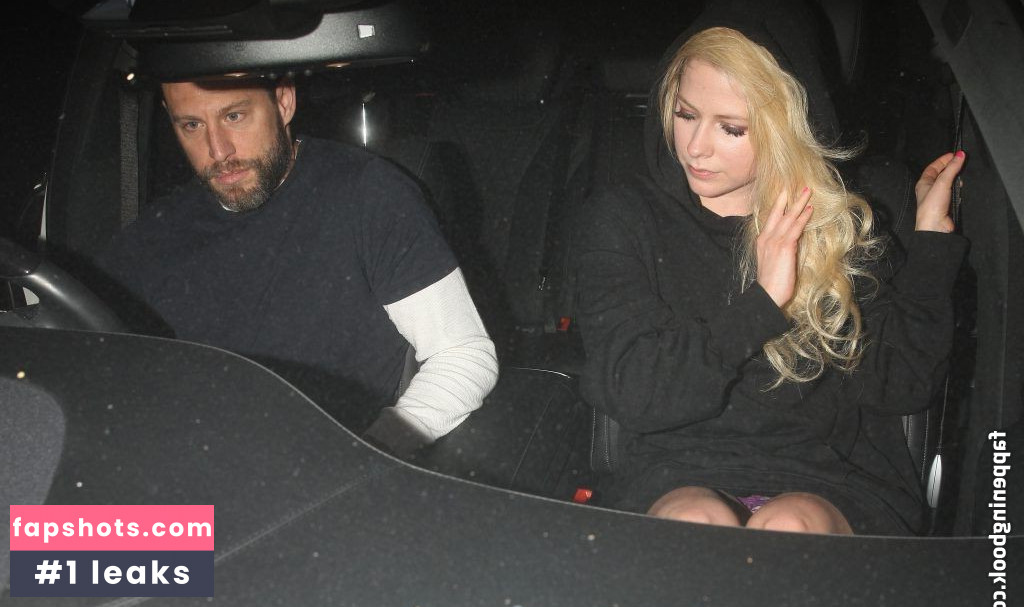Avril Lavigne Nude Leaks OnlyFans Photos #556 - LeakJerk