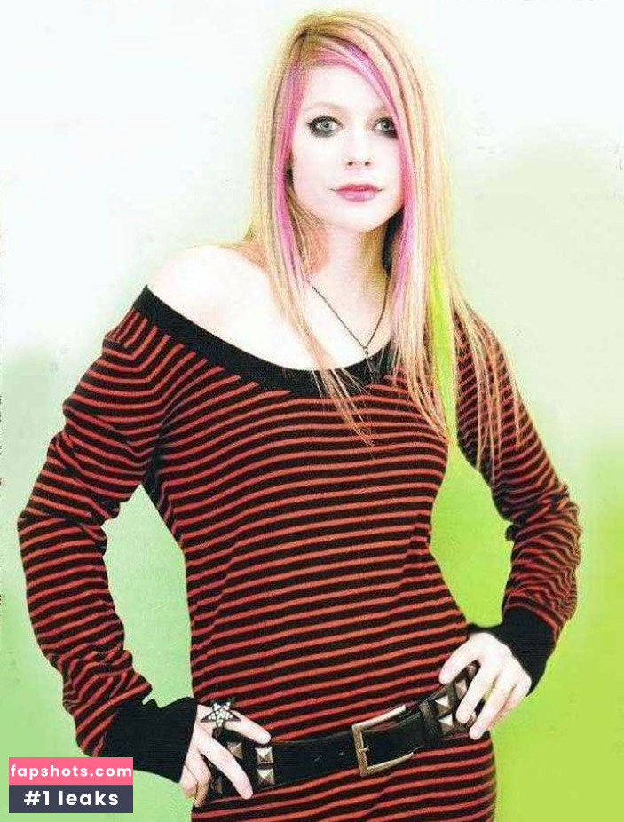Avril Lavigne Nude Leaks OnlyFans Photos #569 - LeakJerk