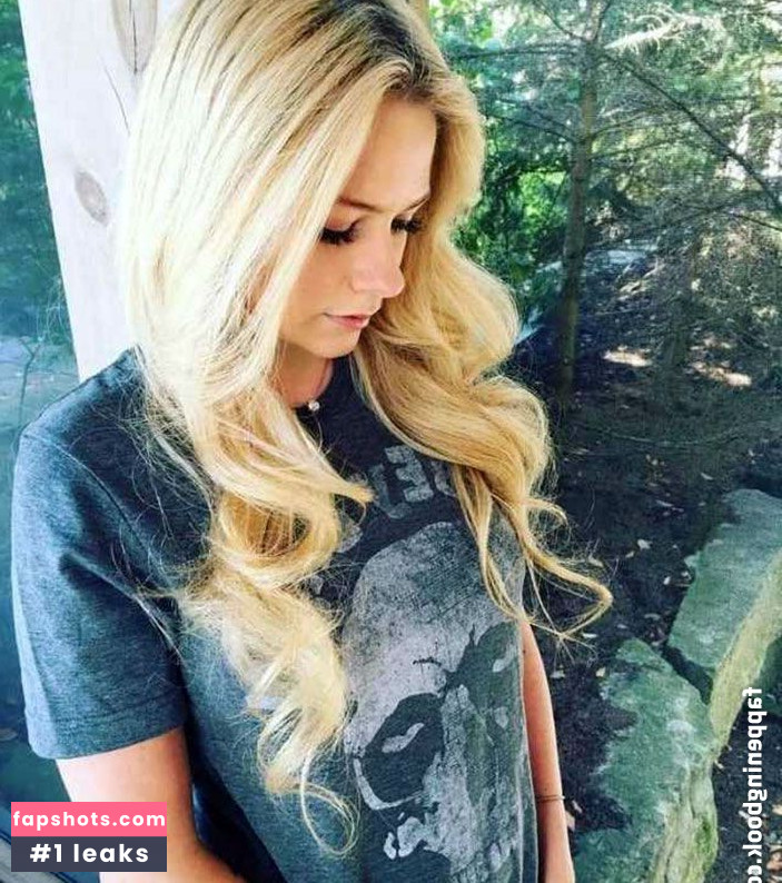 Avril Lavigne Nude Leaks OnlyFans Photos #573 - LeakJerk