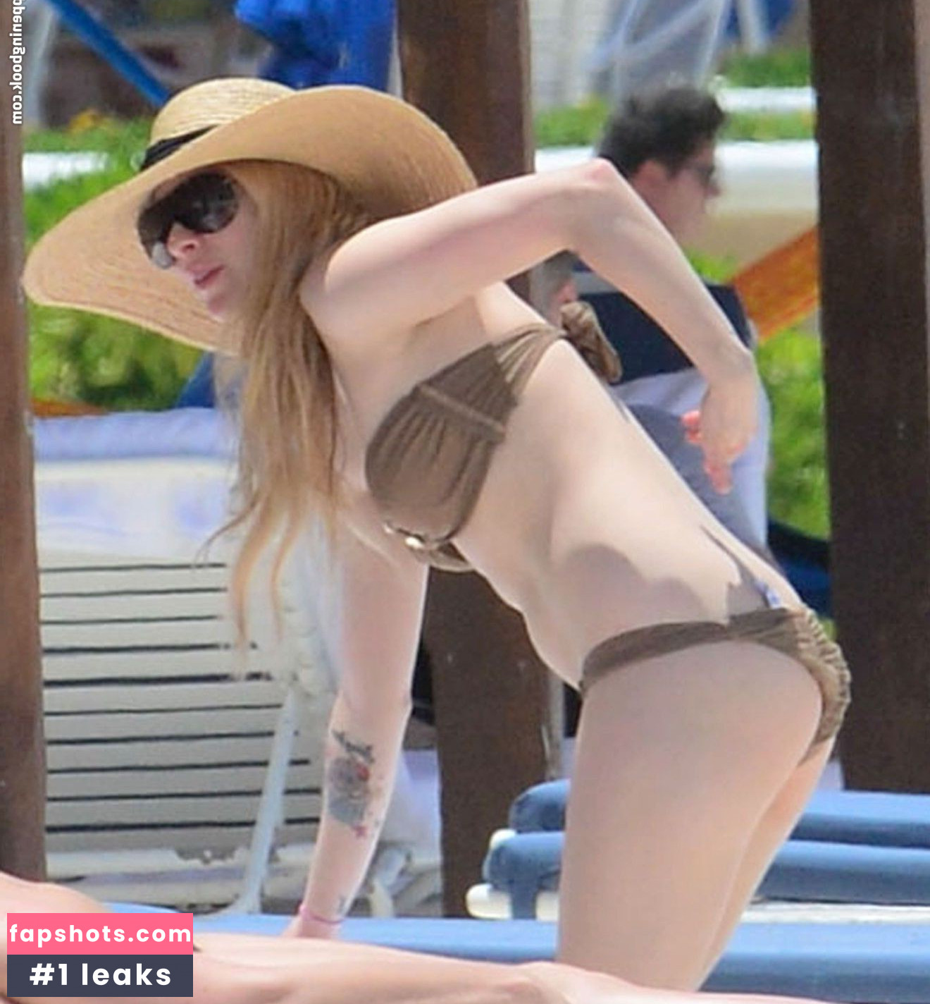 Avril Lavigne Nude Leaks OnlyFans Photos #579 - LeakJerk
