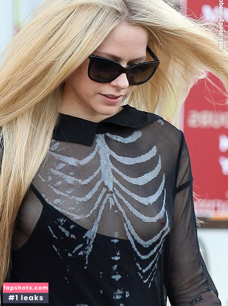 Avril Lavigne Nude Leaks OnlyFans Photos #586 - LeakJerk