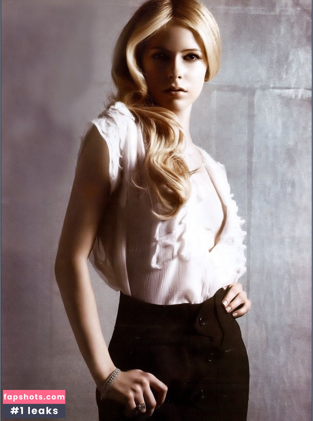 Avril Lavigne Nude Leaks OnlyFans Photos #588 - LeakJerk