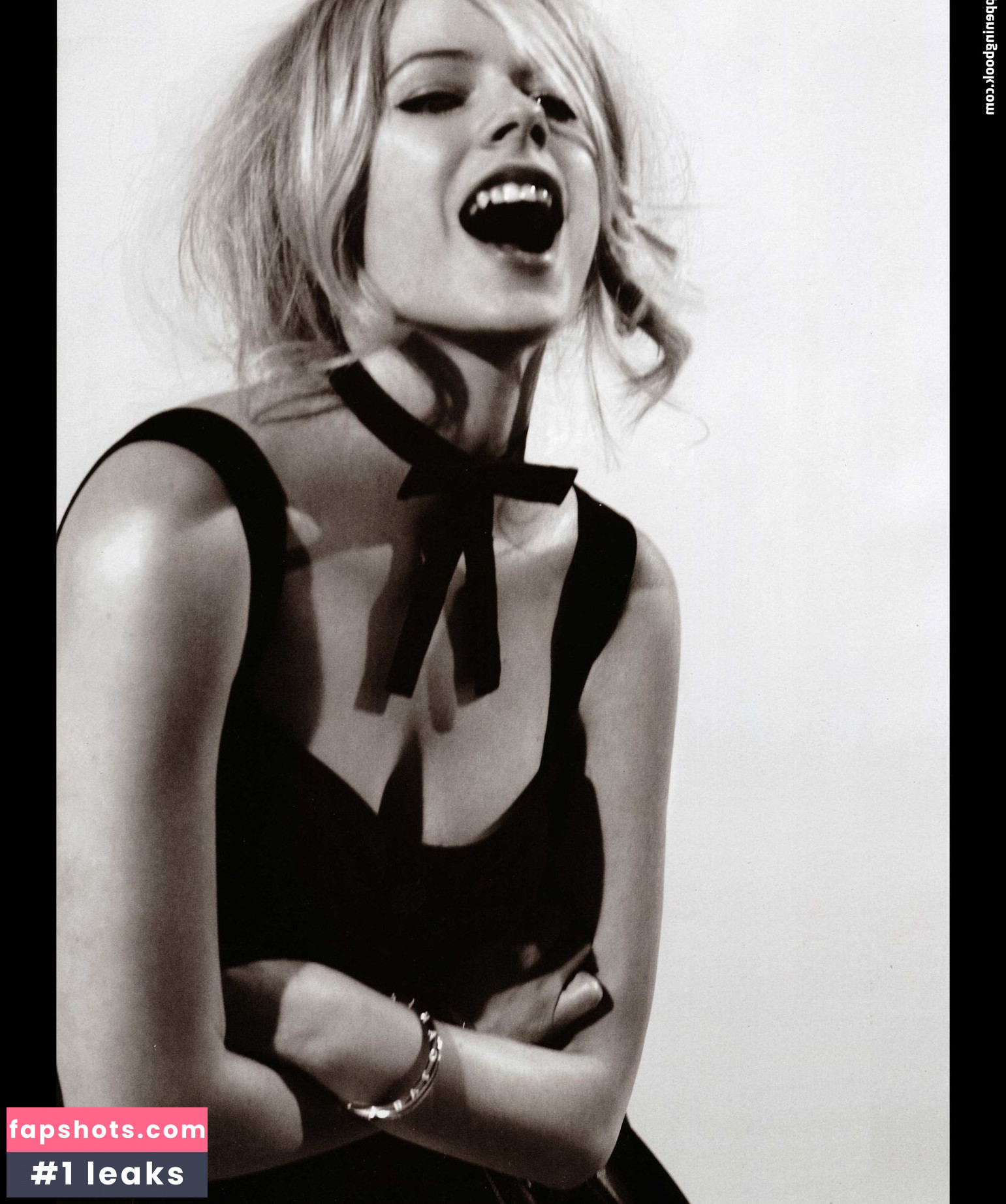 Avril Lavigne Nude Leaks OnlyFans Photos #600 - LeakJerk