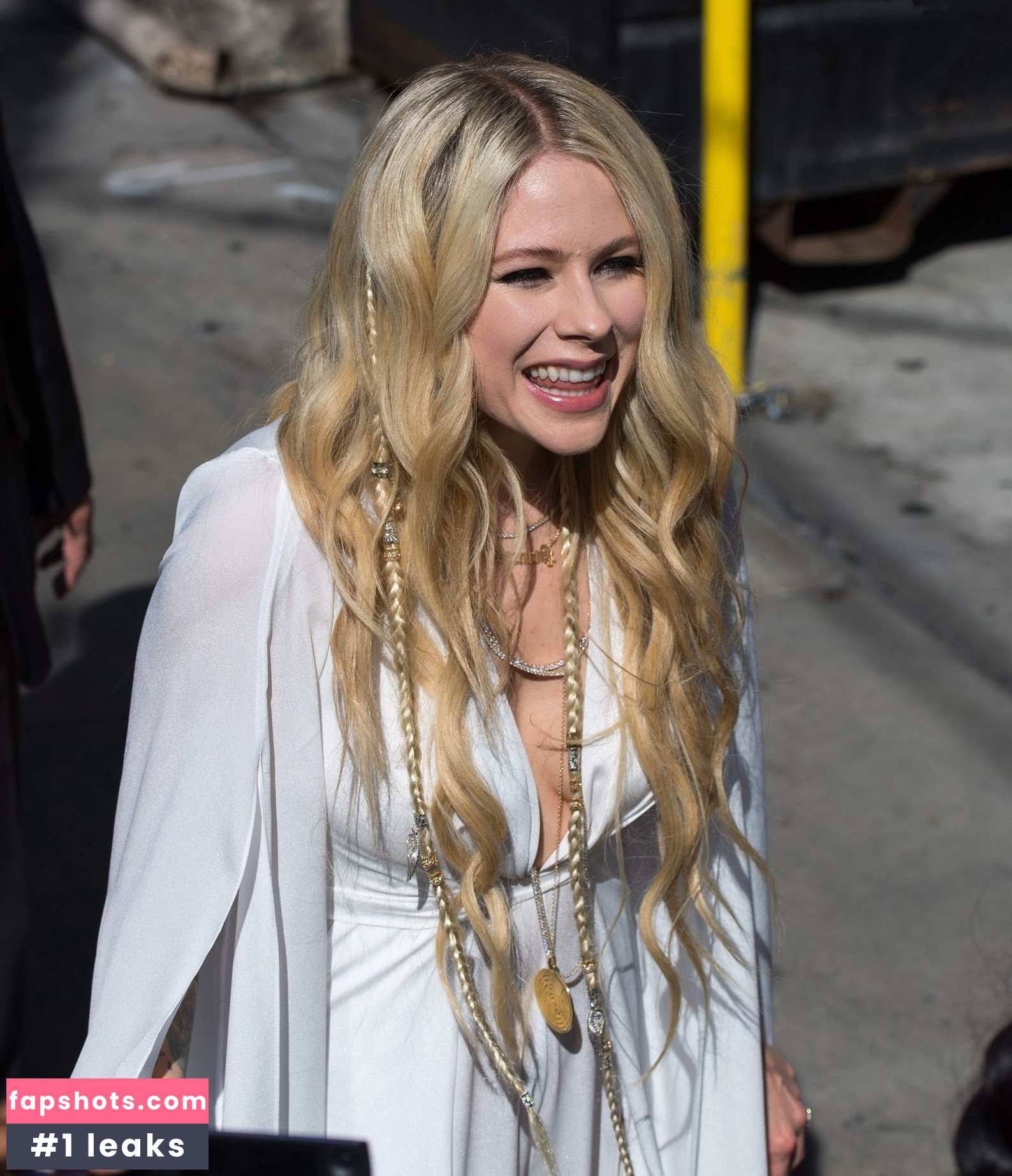 Avril Lavigne Nude Leaks OnlyFans Photos #609 - LeakJerk