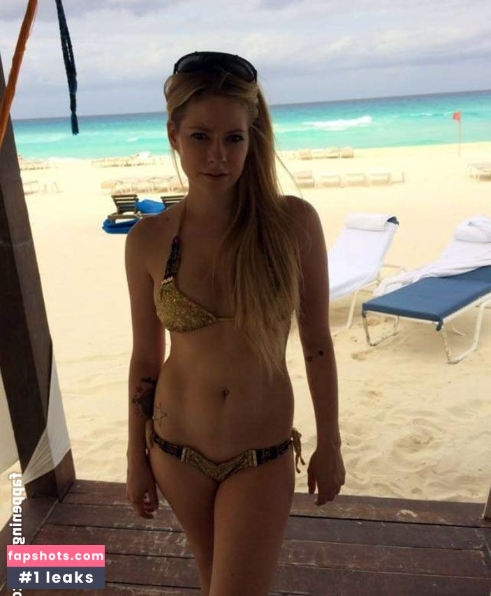 Avril Lavigne Nude Leaks OnlyFans Photos #631 - LeakJerk